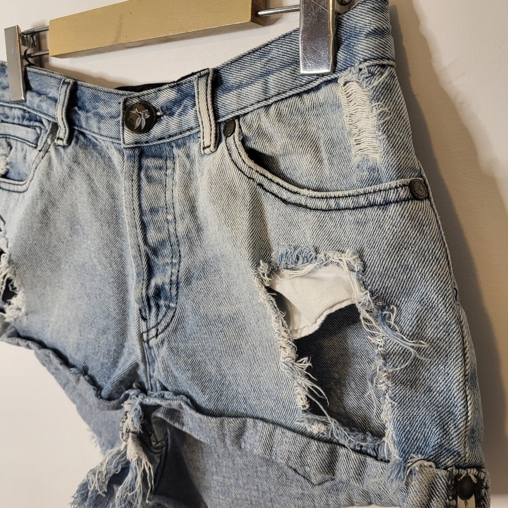 Oneteaspoon Cotton Distressed Cutoff Denim Jean Shorts Light Wash Blue Size 26 - Picture 3 of 8